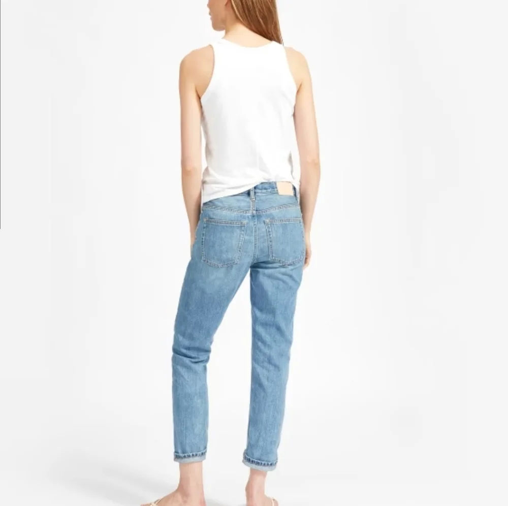 Everlane Women Straight Leg Jeans in Light Blue - Picture 2 of 8